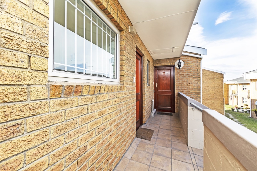 1 Bedroom Property for Sale in Oakglen Western Cape